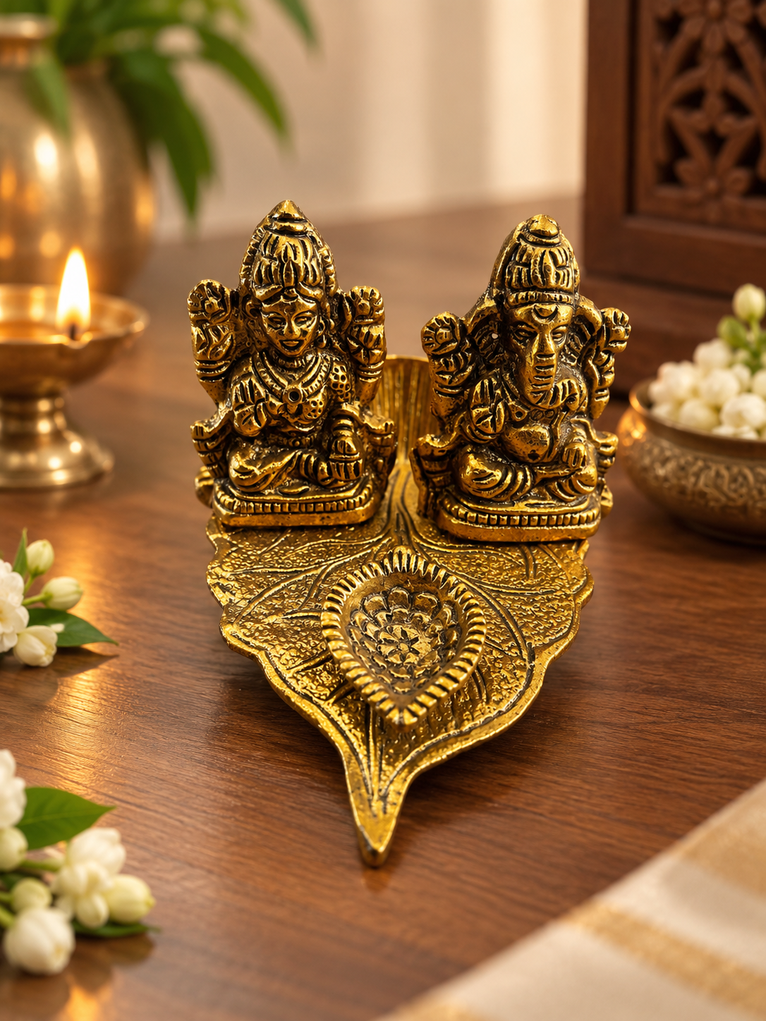Divine Lakshmi Ganesha Diya – Antique Gold Prosperity Lamp