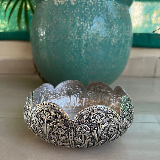 German Silver Decorative Flower Urli