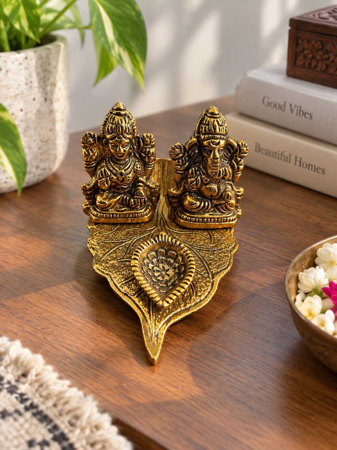 Divine Lakshmi Ganesha Diya – Antique Gold Prosperity Lamp