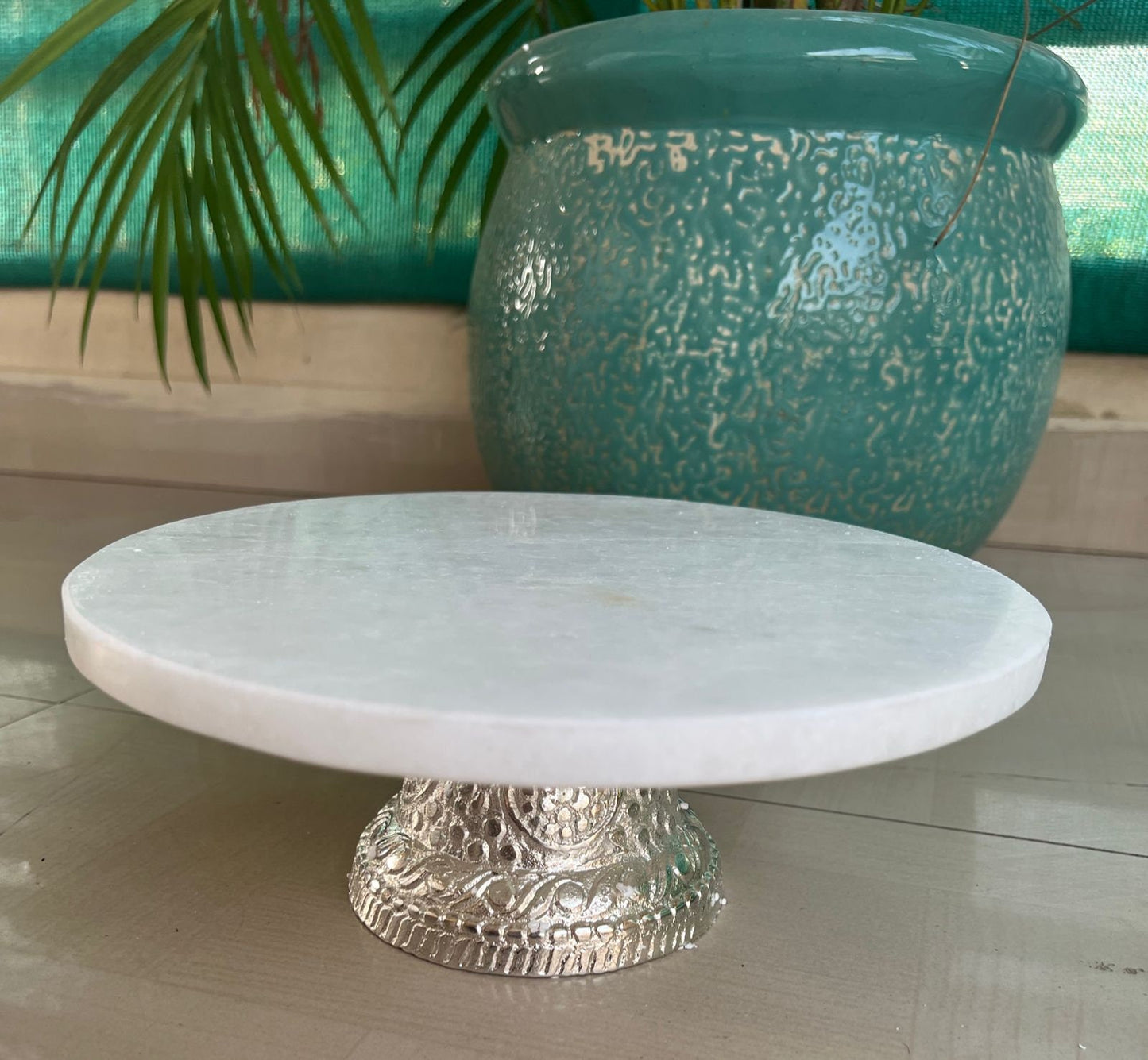 Marble cake stand