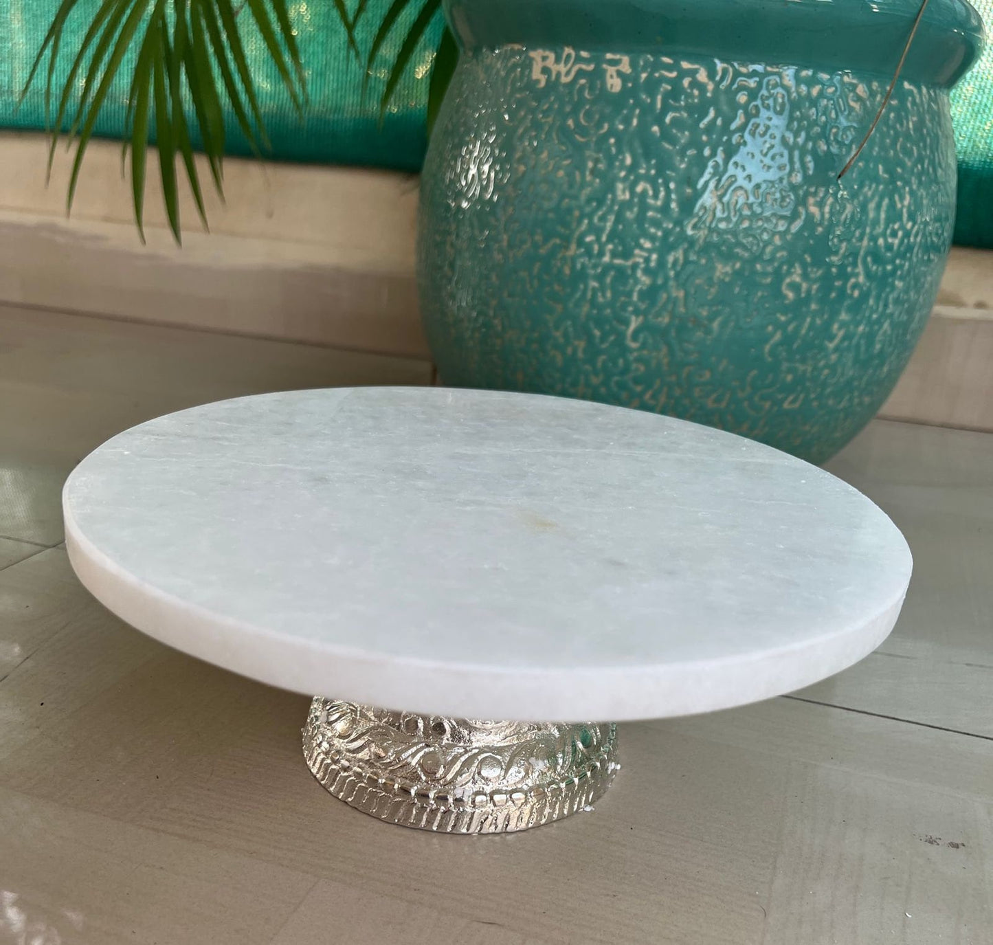 Marble cake stand