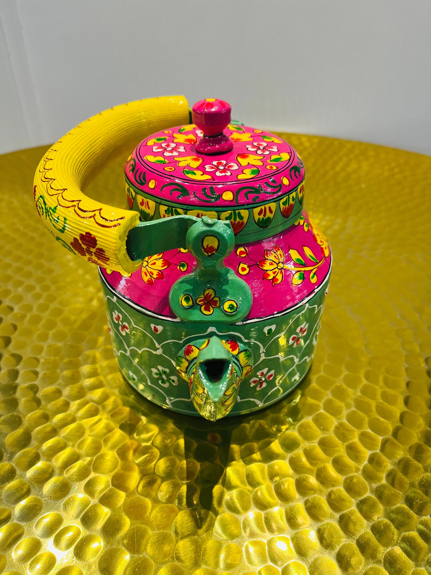 Handpainted indian tea kettle with 6 glasses and a kart.