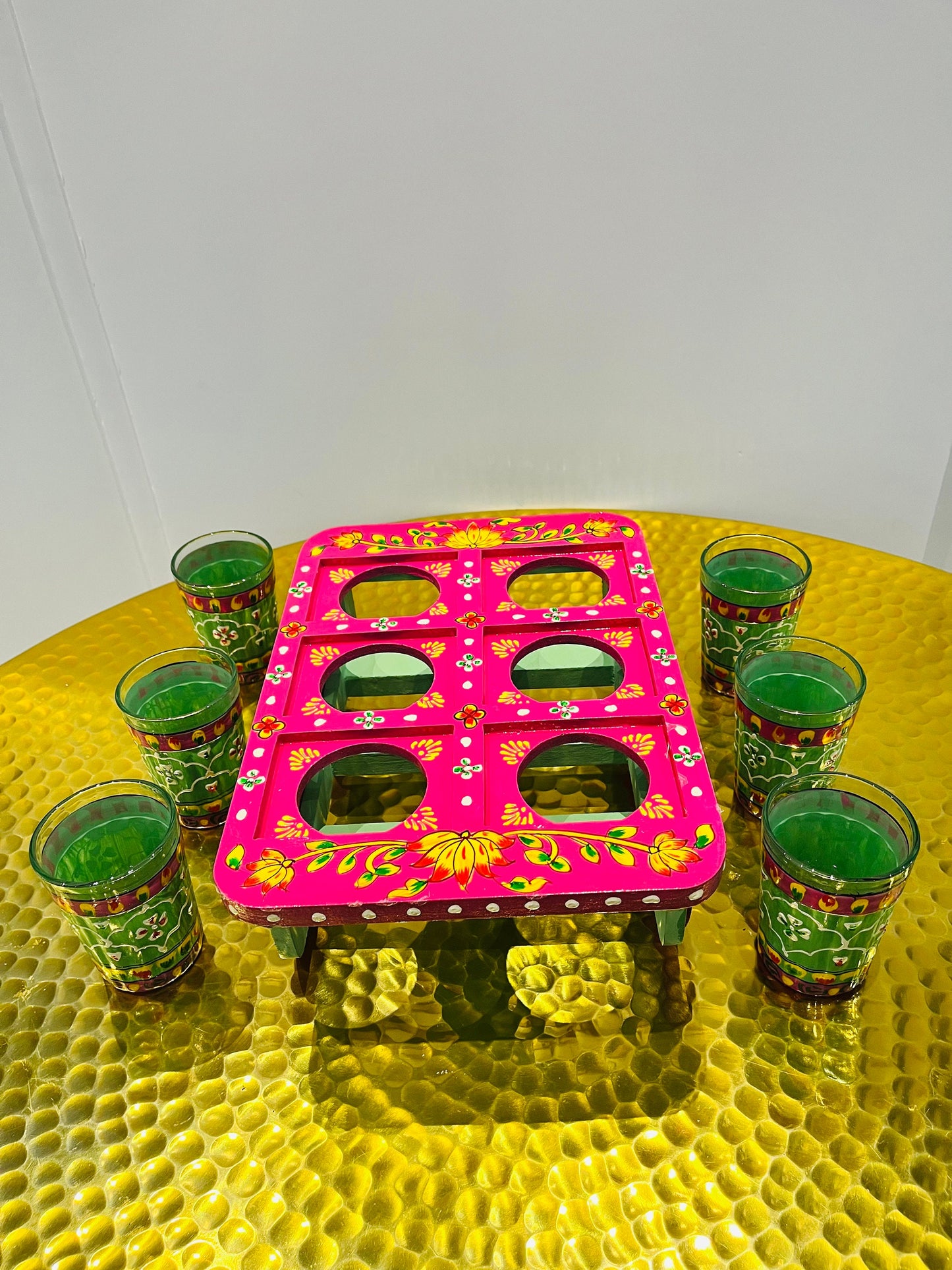 Handpainted indian tea kettle with 6 glasses and a kart.